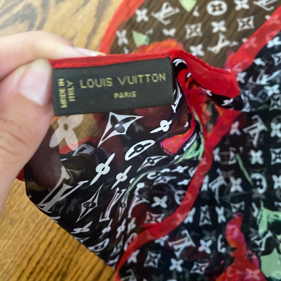 Louis Vuitton authentic rose scarf - Picture 7 of 7